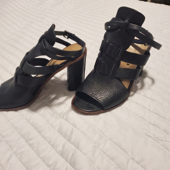 Via Spida all leather strappy sandal with leather chunky heel. - Picture 3 of 5